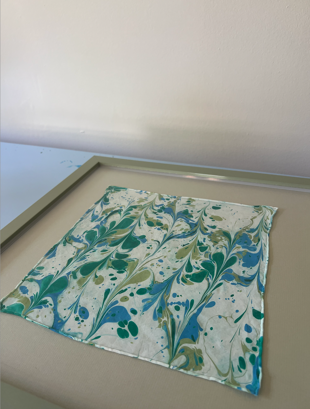 Marbled Scarf Green Gloss Frame